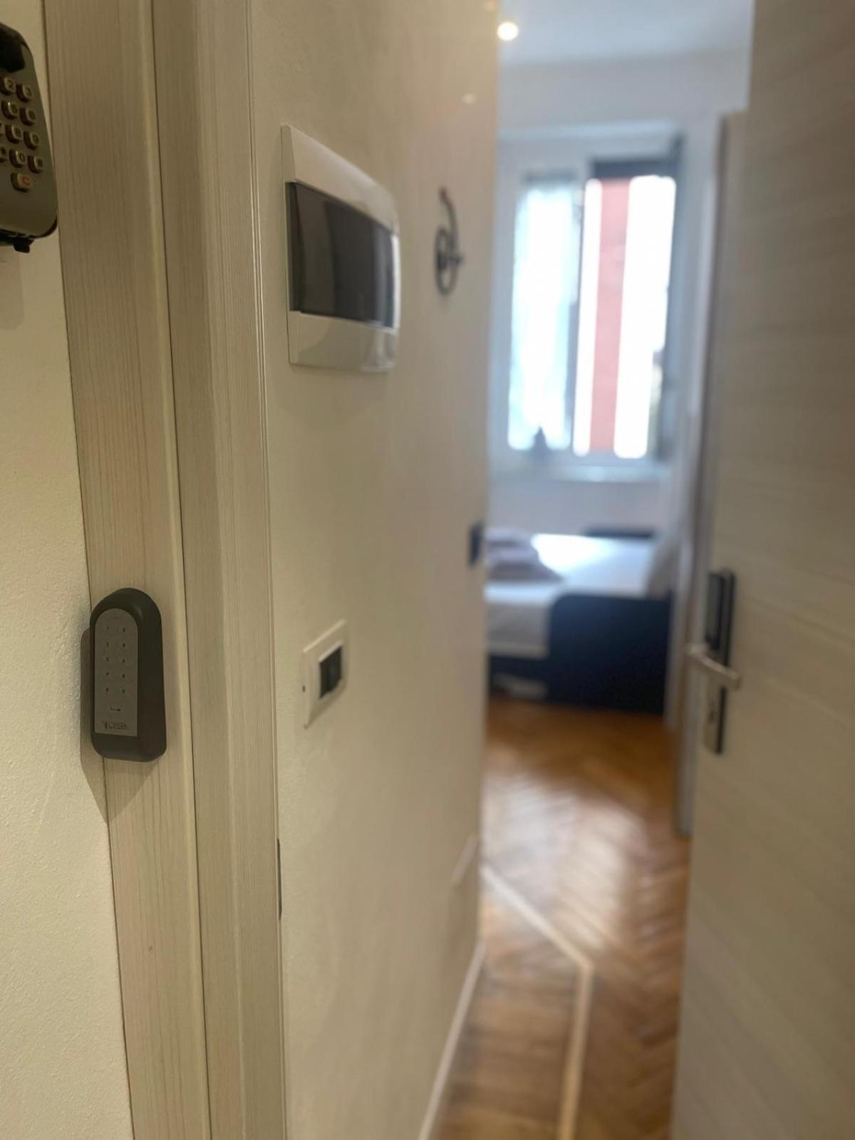 Drooms 4,0 Domotic Smart Self 24H,7 Vicino Treni Porta Susa E Centro Storico Turijn Buitenkant foto
